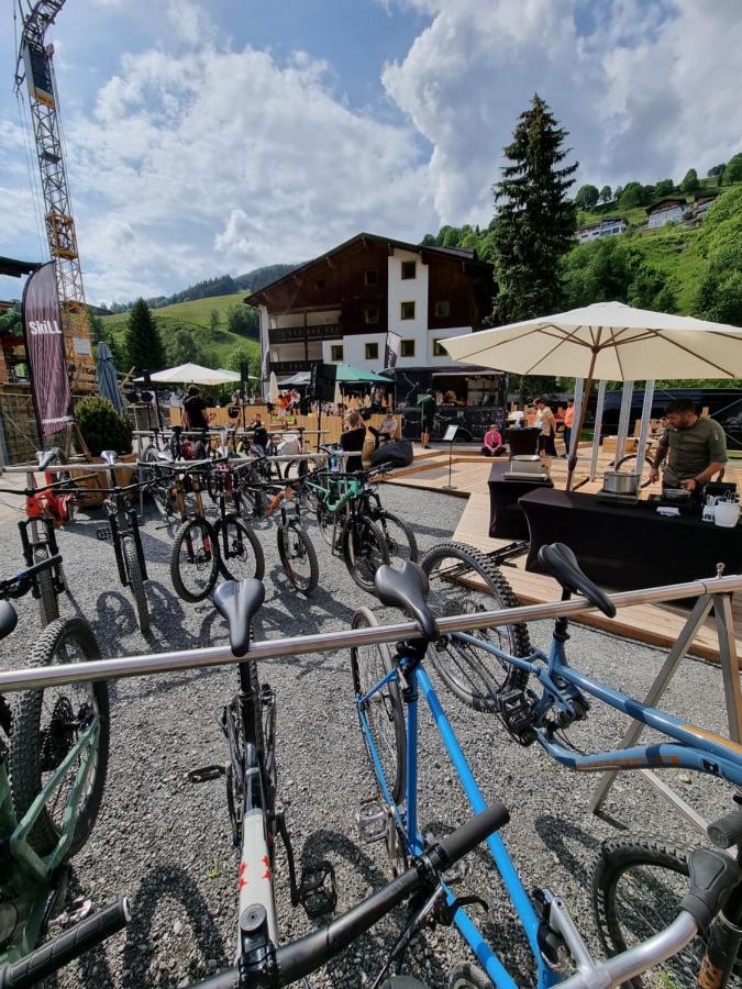 Skill Mountain Lodge - Ski Und Bike Hostel Im Sommer Mit Joker Card Saalbach-Hinterglemm Luaran gambar