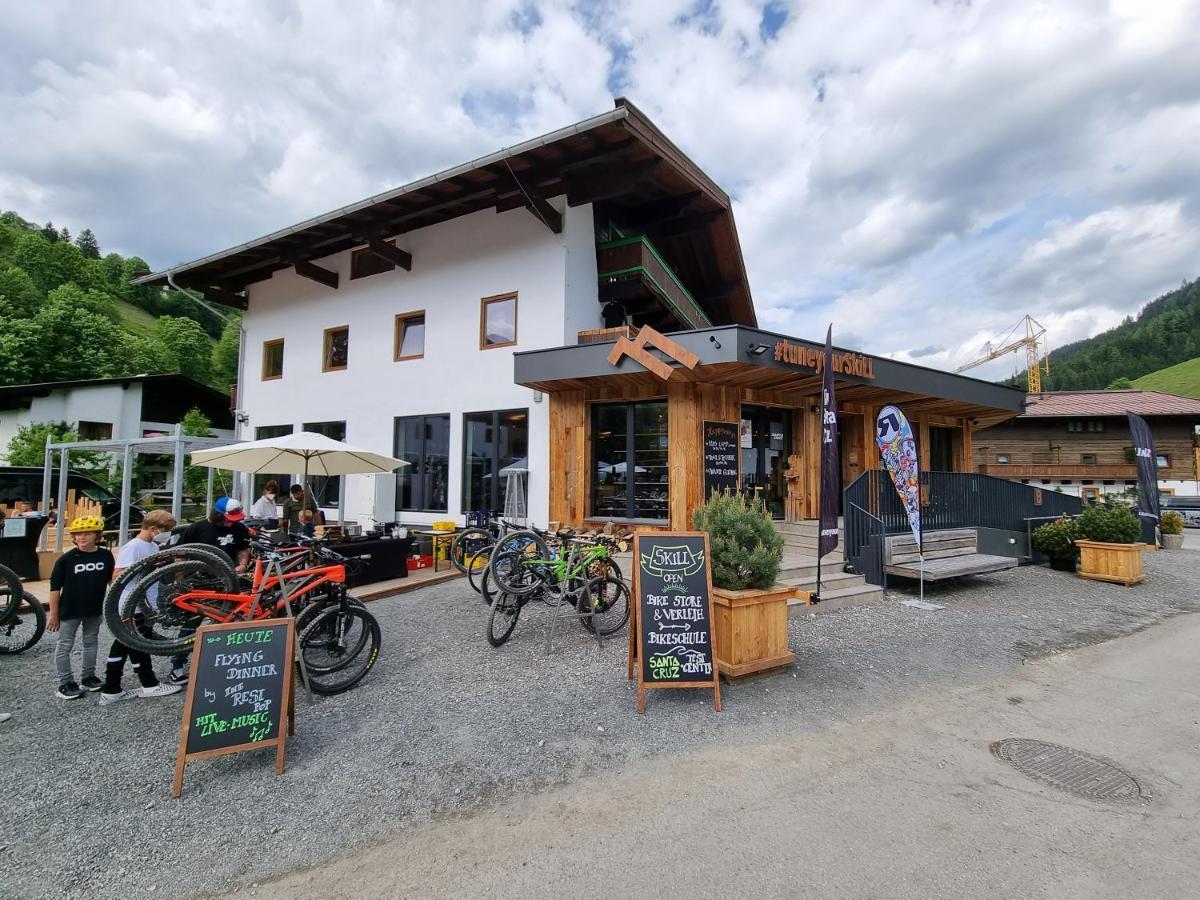 Skill Mountain Lodge - Ski Und Bike Hostel Im Sommer Mit Joker Card Saalbach-Hinterglemm Luaran gambar